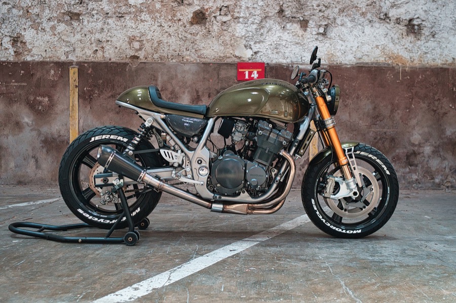 Suzuki GSX750 Inazuma Custom